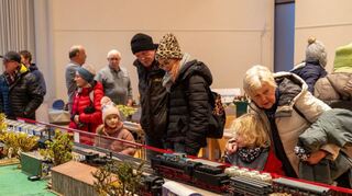 Ein Highlight für Jung und Alt: Die liebevoll gestaltete Modellbahnausstellung im Rathaus faszinierte die Besucher und lud zum Staunen ein.
