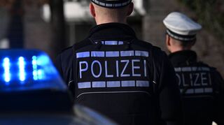 Die Tauberbischofsheimer Polizei sucht in Werbach einen unbekannten Tischschänder, der eine Katze zerstückelt und getötet hat, nachdem er an ihr mutmaßlich sexuelle Praktiken vornahm.