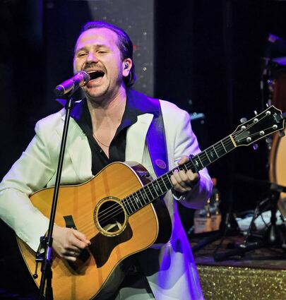 Gringo Mayer spielte mit der Kegelband ein gefeiertes Konzert im BASF-Feierabendhaus in Ludwigshafen. Am 17. Januar erscheint seine neue Platte „Laav“.