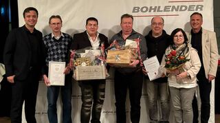 Die Bohlender Geschäftsleitung zusammen mit den Geehrten (von links): Silas Bohlender, Eugen Kraß, Torsten Hornung, Fjodor Heibel, Eugen Hellinger mit Ehegattin Karin und Volker Bohlender.
