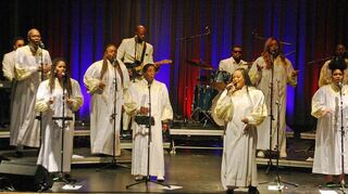 Ein mitreißendes Konzert präsentierten „The Golden Voices of Gospel“ im Rahmen ihrer „Hallelujah“-Europa-Tournee in der Alten Turnhalle Niederstetten.