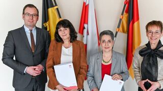 Die Führungsebene im Gesundheitsamt kommissarisch neu besetzt (von links): Erster Landesbeamter Florian Busch, Monika Treppner sowie Dr. Sayeh Olms-Hofmann und Sozialdezernentin Elisabeth Krug.