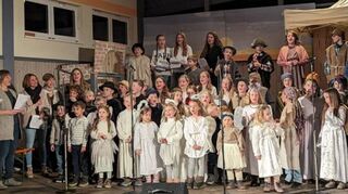 Mit der Aufführung des Musicals „Sonderbar“ begeisterten die Kinder aus Kembach und Dietenhan.