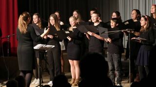 Das Weihnachtskonzert des Martin-Schleyer-Gymnasiums bot ein buntes Programm aus Gesangs- und Orchesterbeiträgen.