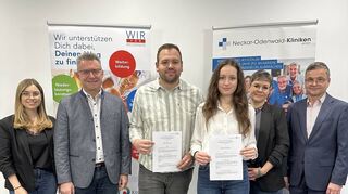 Die neuen Landarzt-Stipendiaten Victoria Hirsch und Leon Mahlik wurden unter anderem von Landrat Dr. Achim Brötel und Klinikgeschäftsführer Harald Löffler im Landkreis willkommen geheißen.
