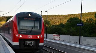 Die Freude war groß bei der offiziellen Inbetriebnahme der Bahnhöfe Gerlachsheim und Grünsfeld durch Verkehrsminister Herrmann. Bereits im Juni hielten die Züge am Neubau in Gerlachsheim.