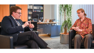 Landrat Christoph Schauder im Interview mit FN-Redakteurin Heike von Brandenstein.