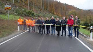 Zu den großen Bauprojekten auf Freudenberger Gemarkung gehörte die sehr lange erwartete Sanierung der Kreisstraße zwischen Boxtal und Rauenberg. Das Foto wurde nach Beendigung der Arbeiten bei deren offiziellen Freigabe aufgenommen.