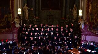 Harmonie in Perfektion: Der Chor Cappella Nova und das Ensemble La strada armónica vereinten ihre Kräfte für eine festliche und berührende Interpretation von Bachs Weihnachtsoratorium.