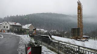 Seit Jahren steht die Baustelle für ein Mehrfamilienhaus in Grünenwört still. Über den Sachstand hat der Ortschaftsrat keine neuen Kenntnisse.