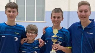 Die U15-Bezirkspokalsieger 2024/25 (von links): Arjen Broens, Jonathan Künzig, Tim Ries und Jannis Waldherr.