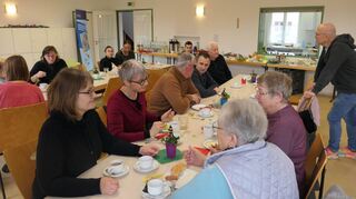 Ein Brunch für alle Generationen fand am Dreikönigstag jeweils in den Wertheimer Familienzentren statt. Das Angebot wurde gut angenommen. So kamen unter anderem im Familienzentrum Bestenheid viele Gäste verschiedenen Alters miteinander ins Gespräch.