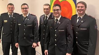 Einen Höhepunkt der Jahreshauptversammlung der Freiwilligen Feuerwehr Bettingen bildete die Beförderung von zahlreichen Aktiven.