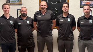 Die sportliche Führungsriege der SpG Schloßau/Donebach (von links): Maximilian Friedrich (Spielausschussvorsitzender FCS), die Trainer Ferdinando Maio, Jürgen Göbes und Moritz Dylla sowie Carlo Hört (Spielausschussvorsitzender FCD).