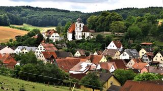Wie in vielen anderen Dörfern ist auch in Stuppach das Gotteshaus der zentrale Blickpunkt. In der Seitenkapelle der Kirche Maria Krönung befindet sich eines der bedeutendsten Werke der christlichen Kunst: die Stuppacher Madonna, 1516 gemalt von Matthias Grünewald.