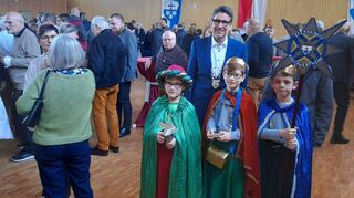 Die Sternsinger brachten beim Neujahrsempfang in Kreuzwertheim ihren Segen. Keinen Segen gab es hingegen von der Rechtsaufsicht für die Beteiligung bayrischer Gemeinden an der Finanzierung des Defizitausgleichs der Notfallversorgung durch das Wertheimer Bürgerspital.