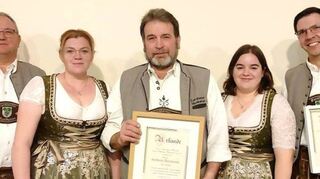 Ehrungen bei den Eiersheimer Musikanten. Das Bild zeigt (von links) den stellvertretende Vorsitzenden Axel Hauck und Vorsitzende Janina Rücker mit den Geehrten Matthias Brüll (rechts) und Andreas Baumann sowie Schriftführerin Annika Holzinger.
