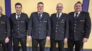 Beförderungen von aktiven Mitgliedern bildeten einen Höhepunkt der Hauptversammlung der Freiwilligen Feuerwehr Mondfeld.
