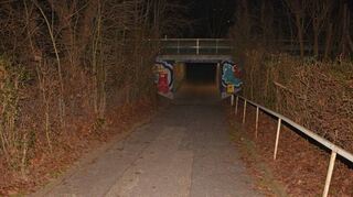 Der Weg unter der Westumgehung hindurch ist sehr dunkel.