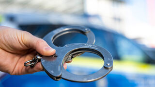 Wegen des Verdachts der gefährlichen Körperverletzung führte eine eigens bei der Polizeiinspektion Marktheidenfeld eingerichtete Ermittlungskommission seit Mitte Oktober intensive Ermittlungen gegen sechs Tatverdächtige.