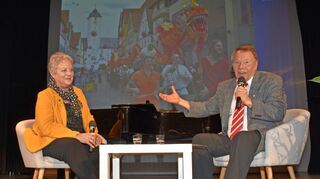 Manuela Zahn und Klaus-Dieter Brunotte, die beiden langjährigen Stadträte, nahmen die Zuhörer mit auf eine „Zeitreise 50 Jahre Große Kreisstadt“.