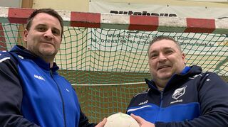 Gemeinsame Sache: Alexander Schmidt (links) freut sich über die Aufgabe, die er von Hardheims Handball-Abteilungsleiter Manfred Dörr übertragen bekommt: Er wird zur neuen Saison Trainer der ersten Mannschaft.