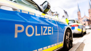Zeugen nach einer Straßenverkehrsgefährdung sucht die Polizei.