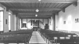 Drei Leser waren sich sicher, dass dies der Gottesdienstraum in der Willy-Brandt-Straße auf dem Reinhardshof ist.