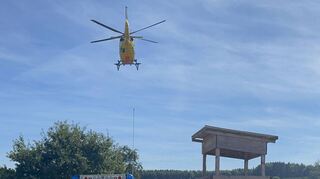 Rettungshubschrauber kommen unter anderem zum Einsatz, wenn Patienten in weiter entfernte Spezialkliniken transportiert werden müssen.