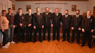 Der neu gewählte Vorstand der Feuerwehrabteilung Kupprichhausen (von links): Lukas Baumann, Jonas Kilian, Ingo Keppner, Andreas Gehrig, Rolf Kilian, Daniel Weiß und Sascha Hasenfuß. Es gratulierten der Stellvertretende Stadtkommandant Tobias Britsch (rechts), Ortsvorsteherin Karin Körner und Bürgermeisterstellvertreter Rene König (von links).