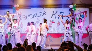 Die „Kabuckler Dreamboys“ flogen ins Weltall und in die Herzen der Gäste.