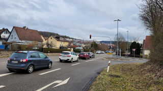 Diese rote Ampel überfuhr ein 18-Jähriger mit überhöhter Geschwindigkeit. Im Anschluss soll er bis zu 130 Stundenkilometer gefahren sein.