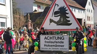 In Gamburg eröffneten die Hokemo den 51. Faschingsumzug am Sonntagnachmittag.