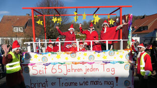Dieser Wagen thematisiert das Sandmännchen.