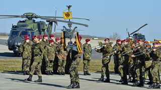 Das Transporthubschrauberregiment 30 in Niederstetten hat einen neuen Kommandeur bekommen. Dazu gab es einen feierlichen Appell.
