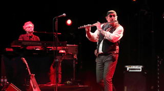 Jethro-Tull-Frontmann Ian Anderson im April 2016 bei einem Konzert in Indianapolis, Indiana, USA.