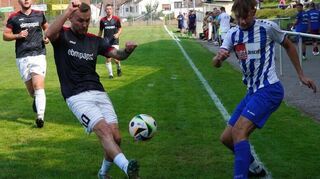 Im Spitzenspiel der Kreisklasse A Tauberbischofsheim stehen sich Kickers DHK Wertheim und SV Viktoria Wertheim (hier eine Szene aus der Vorrundenbegegnung) gegenüber.