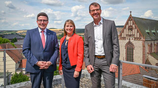 Sie setzen sich gemeinsam für die Jugendtechnikschule ein: Landrat Christoph Schauder und Peter Vogel, Vorstandsvorsitzender der Sparkasse Tauberfranken, sowie Dr. Anna-Katharina Wittenstein.