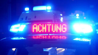 Callcenterbetrug: In Würzburg wurde eine Rentnerin um Bargeld und Goldmünzen gebracht. Die Polizei hofft bei der Suche nach den Tätern auf Zeugenhinweise. (Symbolbild)