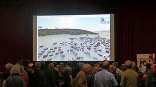 Groß war während der Informationsveranstaltung die Simulation des Schattenwurfs der geplanten Windenergieanlagen auf die Wohnbebauung zu sehen.