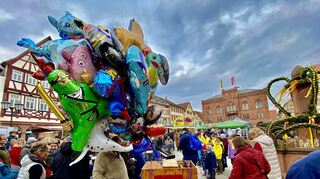 Bunt und lebendig wird's wieder werden beim Tauberbischofsheimer Frühlingsmarkt, mit Krämermarkt, der "Erlebnismesse Taubertal" und vielen Attraktionen mehr.