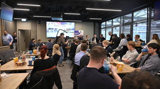 Nachwuchskräfte von acht Unternehmen aus der Metropolregion Rhein-Neckar beim Coaching-Day in der Sportsbar Whistle