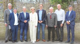 Neuer Vorstand (von links). Thomas Böer (Schatzmeister), Prof. Dr. Norbert Hermanns (Schriftführer), Prof. Dr. Thomas Haak (2. Vorsitzender), Sandra Recker (Geschäftsstellenleitung), PD Dr. Dominik Bergis (Vorsitzender), Prof. Dr. Dr. Karl-Heinz Schmidt (Beisitzer), Marc Sommerrock (Beisitzer) sowie Dr. Georg Guggenberger.