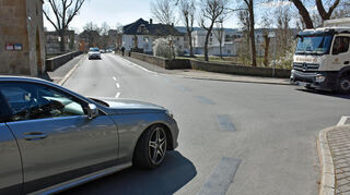 Ecke Wolfgangsbrücke/Edelfinger Straße: Achtung, hier gilt seit kurzem Rechts-vor-links.