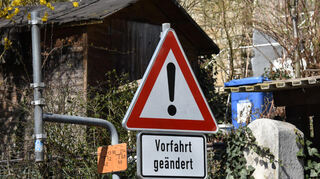 Die Vorfahrten wurden geändert. Die gesamte Tempo-30-Zone erstreckt sich jetzt vom Bembé-Kreisel bis hinauf nach Löffelstelzen.