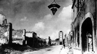 Gespenstisch: die bereits aufgeräumte Ruinenlandschaft Galgengasse einige Zeit nach dem vernichtenden Bombardement.