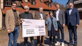 Spendenübergabe bei Kurtz Ersa mit (von links) Bürgermeister Klaus Thoma, Walter Kurtz, Rainer Kurtz, Dr. Stefanie Kurtz und OB Markus Herrera Torrez und Thomas Mühleck.