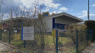 Der Schulkindergarten „Pusteblume“ zählt zu den Gebäuden mit einem verhältnismäßig hohen Wärmeenergieverbrauch, denn der Schulkindergarten wird im Vergleich zu anderen Schulen wärmer beheizt.