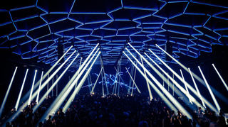 Die Time Warp 2025 wartet mit fünf Floors und spektakulären Lichtdesigns auf.