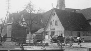 Im Haus des Schwiegervaters Alexander Schneider gründeten Julius und Barbara Achstetter 1920 ihre Bäckerei. Im Ort wurde sie deshalb „Xandersbäck“ genannt.